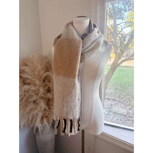 Lucky Brand Fall Plaid Fringe Blanket Scarf Warm Gray & Cream Winter - Picture 1 of 5